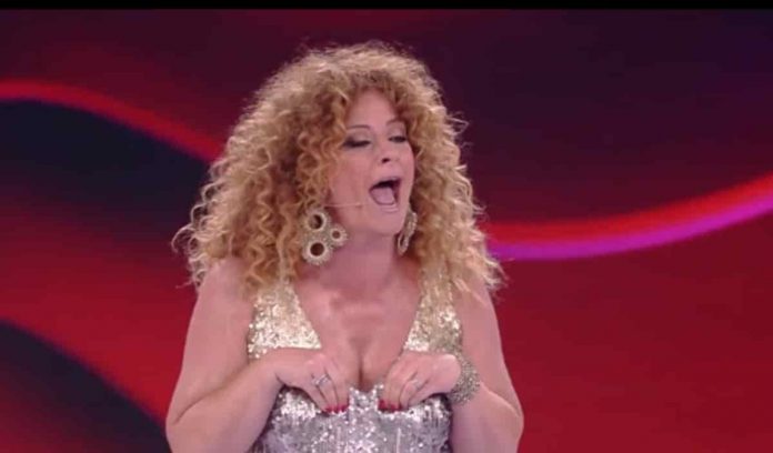 Valentina Persia e la barzelletta del pappagallo a La sai l’ultima? | video Mediaset Valentina Persia racconta la barzelletta del pappagallo a La sai l'ultima? - Digital edition