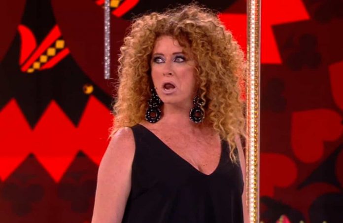 La sai l’ultima?, Valentina Persia e la barzelletta di Antonio e Maria in albergo | video Mediaset Valentina Persia e la barzelletta in siciliano a La sai l'ultima