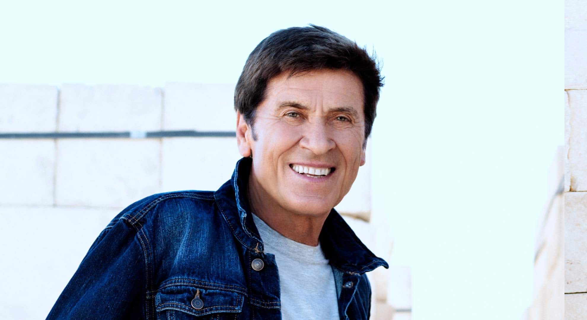 Gianni Morandi ricoverato in ospedale per ustioni alle mani e alle gambe
