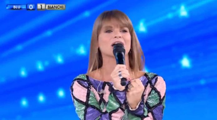 Alessandra Amoroso ospite ad Amici Celebrities: “Forza Emma!” | video Witty tv Alessandra Amoroso ospite ad Amici Celebrities