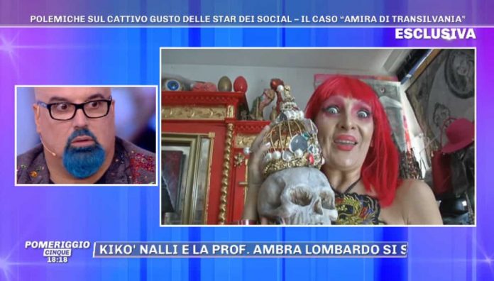 “Amira di Transilvania sepolta nella sua cabina armadio”: ecco chi è la nuova ospite di Pomeriggio 5 | video Mediaset Amira di Transilvania ospite a Pomeriggio 5
