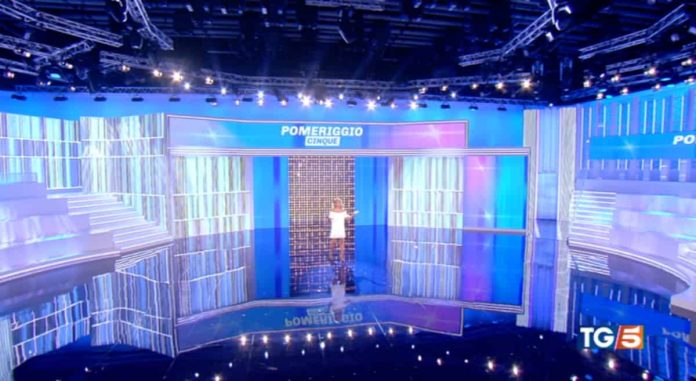 Pomeriggio 5, Vittorio Cecchi Gori condizioni di salute: le news | Video Mediaset Barbara D'Urso nel nuovo studio di Pomeriggio 5 2019 2020