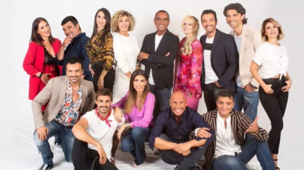 I concorrenti di Tale e Quale Show 2019 immortalati in foto insieme a Carlo Conti