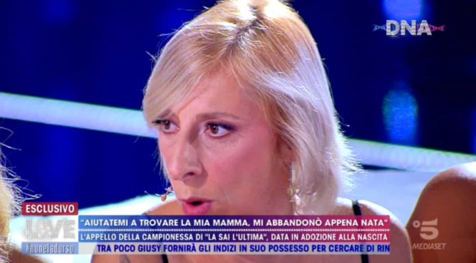 Giusy Zenere cerca la madre biologica a Live – Non è la D’Urso: “Aiutatemi” | video Mediaset Giusy Zenere a Live - Non è la D'Urso
