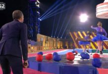 Eurogames, Schiaccianoci in tutù in omaggio a Tchaikovsky | video Mediaset Concorrenti col tutù omaggio Lo Schiaccianoci ad Eurogames