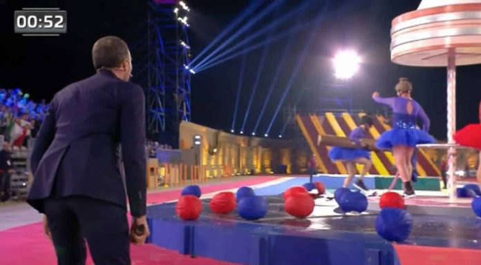 Eurogames, Schiaccianoci in tutù in omaggio a Tchaikovsky | video Mediaset Concorrenti col tutù omaggio Lo Schiaccianoci ad Eurogames