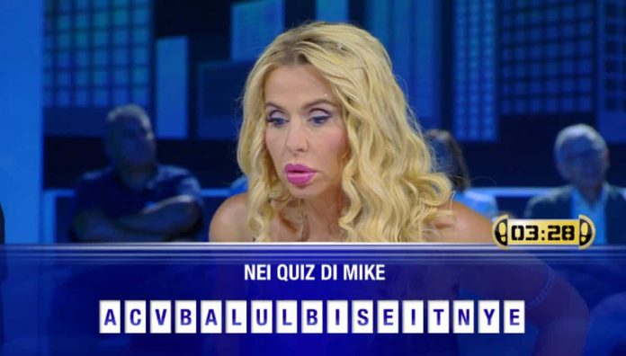 Valeria Marini e Miriana Trevisan si sfidano a Caduta Libera – Grazie Mike | video Mediaset Valeria Marini sfida Miriana Trevisan a Caduta Libera - Grazie Mike