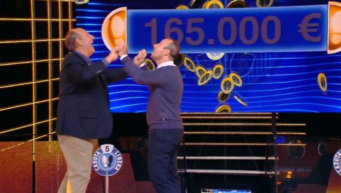 Caduta Libera, nuova vincita per il campione Gabriele: il montepremi sale a quota 216.000 euro | video Mediaset La prima vincita di Gabriele a Caduta Libera