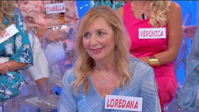 Uomini e Donne trono over, delirio in studio: “Sono sola. Sono morti tutti” | Video Witty Tv Loredana di Uomini e Donne over