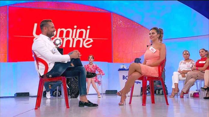 Pamela e Enzo litigano in studio e poi escono dal programma: il video | Uomini e Donne Witty Tv Pamela Barretta di Uomini e Donne over