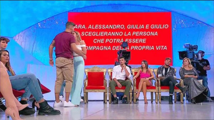 Uomini e Donne trono classico, Sara manda via Javier: la segnalazione | Video Witty Tv Sara e Javier Uomini e Donne