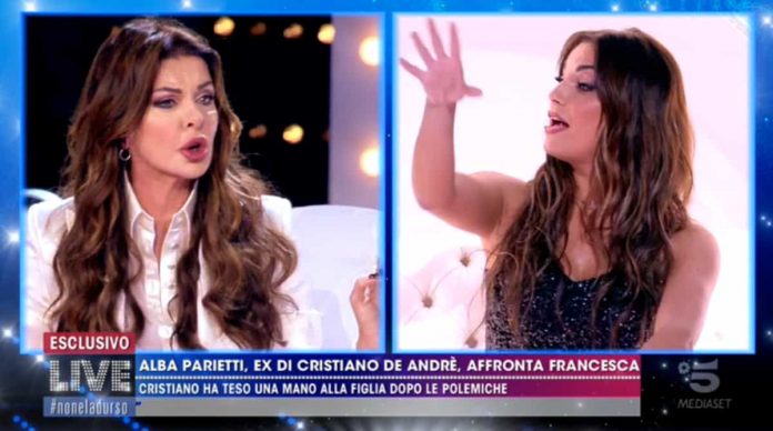 Live – Non è la D’Urso, Francesca De André contro Alba Parietti: “Sei una donna disturbata” | video Mediaset Alba Parietti e Francesca De André a Live - Non è la D'Urso