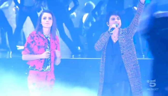 Amici Celebrities, Annalisa canta “Oltremare” con Giordana | video Witty tv Annalisa e Giordana cantano "Oltremare" ad Amici Celebrities