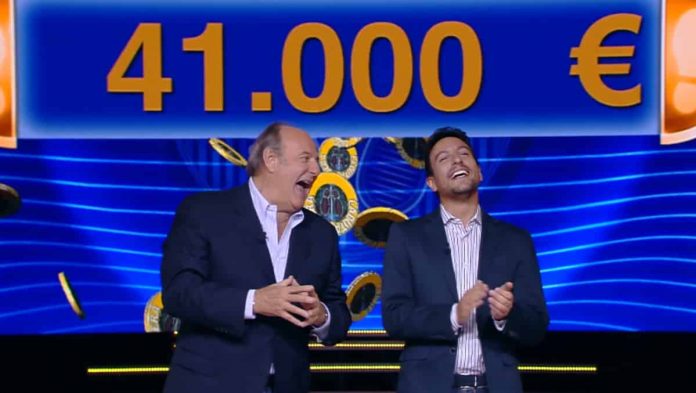 Il campione Diego Maraldi vince 41.000 euro a Caduta Libera | video Mediaset L'attuale campione di Caduta Libera, Diego Maraldi, vince 41.000 euro