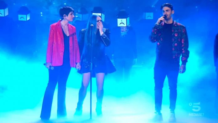 Loredana Berté omaggia Mia Martini ad Amici Celebrities | video Witty tv Giordana, Loredana Berté e Alberto Urso cantano "Almeno tu nell'universo" alla finale di Amici Celebrities