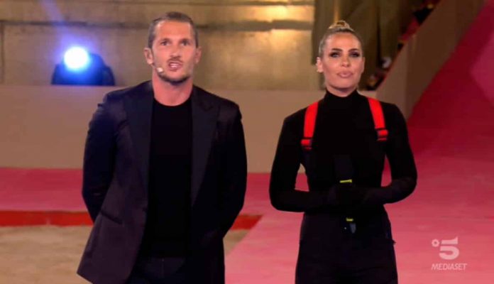 Ilary Blasi “spreme” Alvin ad Eurogames: “Patatone” | video Mediaset Ilary Blasi vestita come Eva Kant a Eurogames 2019