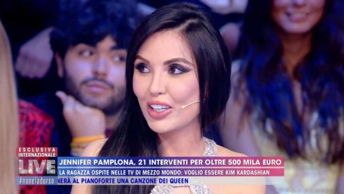 Somigliare a Kim Kardashian il pallino di Jennifer Pamplona, a Live – Non è la D’Urso | Video Mediaset Jennifer Pamplona a Live - Non è la D'Urso