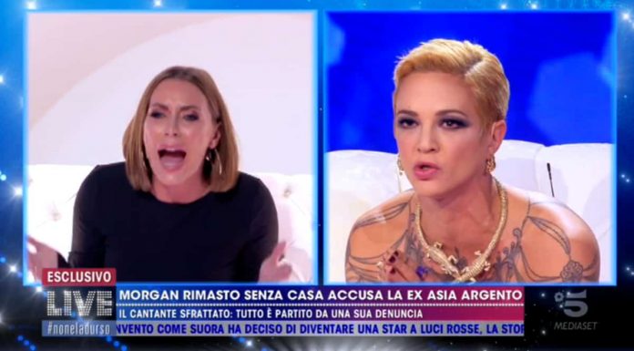 Asia Argento e Karina Cascella si scontrano a Live – Non è la D’Urso | Video Mediaset Karina Cascella e Asia Argento si scontrano a Live - Non è la D'Urso