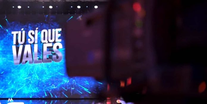 Belén sul letto a Tu sì que vales, Gerry Scotti sorprende: “Spogliati pure”. Lei fa una gaffe: “Non ho mica detto uccello?” | video Witty tv Il logo di Tu sì que vales 2019