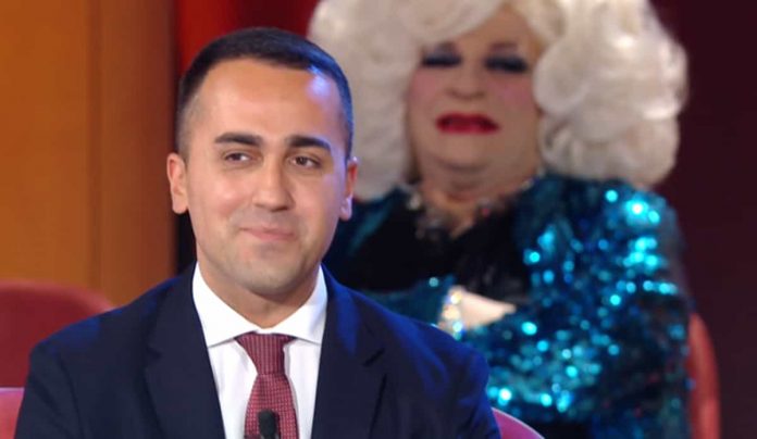 Luigi Di Maio contestato al Maurizio Costanzo Show: il pubblico rumoreggia, l’intervista | video Witty tv Il ministro Luigi Di Maio intervistato al Maurizio Costanzo Show 2019