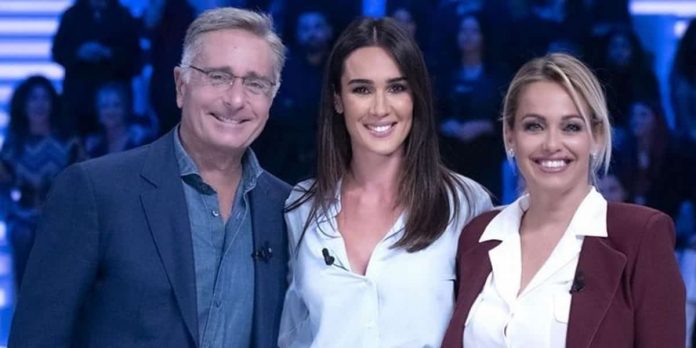 Paolo Bonolis e Sonia Bruganelli a Verissimo: la nostra famiglia allargata | Video Mediaset Verissimo Paolo Bonolis e Sonia