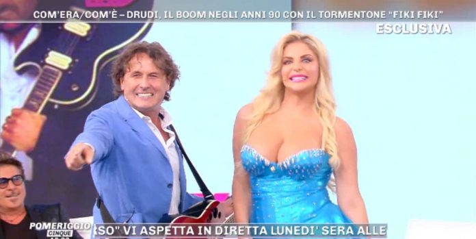 Pomeriggio 5, Francesca Cipriani show con i cantanti del passato | Video Mediaset Francesca Cipriani a Pomeriggio 5