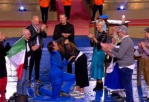 Eurogames, proposta di matrimonio a sorpresa: Alex e Fabiana si sposeranno? | video Mediaset La proposta di matrimonio di Alex a Fabiana durante la finale di Eurogames 2019