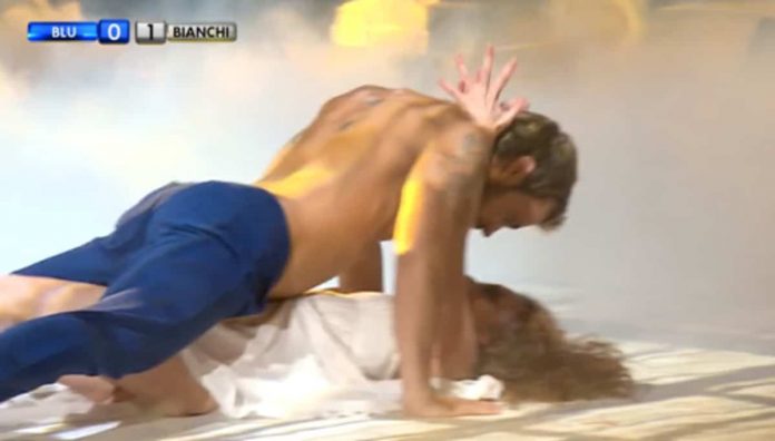 Raniero Monaco di Lapio “un po’ porn0” ad Amici Celebrities: la sexy coreografia | video Witty tv Raniero Monaco di Lapio balla ad Amici Celebrities