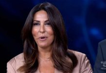 Sabrina Ferilli in imbarazzo a Tu sì que vales 2019: l’esibizione di un acrobata è super sexy | video Witty tv Sabrina Ferilli Amici 2021