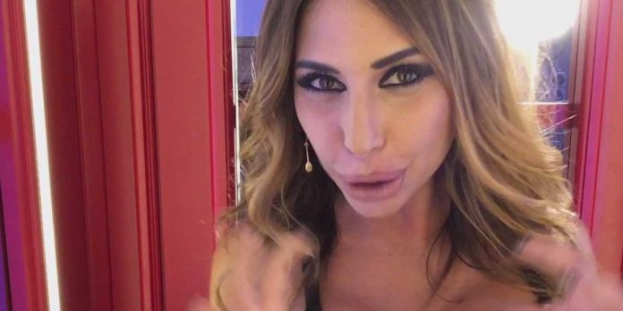 Sarah Altobello, ospite della cabina rossa a Pomeriggio Cinque | Video Mediaset Sarah Altobello a Pomeriggio Cinque