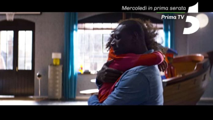 Una famiglia all’improvviso, il trailer tv del film in onda stasera su Canale 5 | video Mediaset Una famiglia all'improvviso stasera su Canale 5