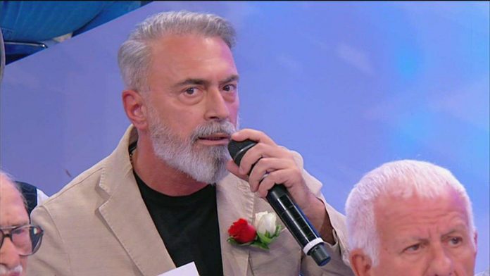 Uomini e Donne trono over, Angelo attacca Armando: “Sei un supercafone” | Video Witty Tv Angelo Uomini e Donne over