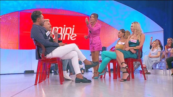 Uomini e Donne trono over, Valentina attacca Armando: “Sei falso” | Video Witty Tv Armando Uomini e Donne over