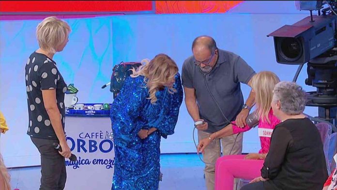 Uomini e Donne trono over: Tina chiama un dottore per Gemma | Video Witty Tv Un dottore per Gemma a Uomini e Donne