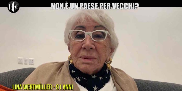 Le Iene, Beppe Grillo: “vecchi non dovrebbero votare”. La replica di Feltri, Costanzo | Video Mediaset Le Iene, Grillo e i vecchi che votano