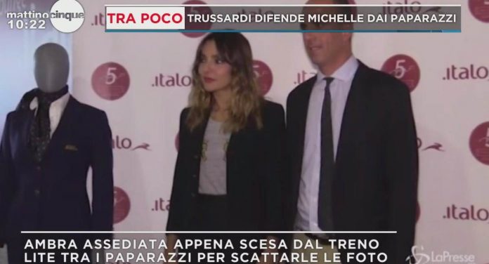 Mattino Cinque, vip e paparazzi: la reazione di Ambra e Tomaso Trussardi | Video Mediaset Mattino Cinque, Ambra lite con i paparazzi