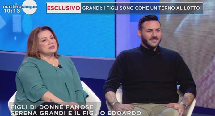 Mattino Cinque, Edoardo Ercole: “Così ho detto a Serena Grandi di essere gay” | Video Mediaset Mattino Cinque Serena Grandi e il figlio Ercole