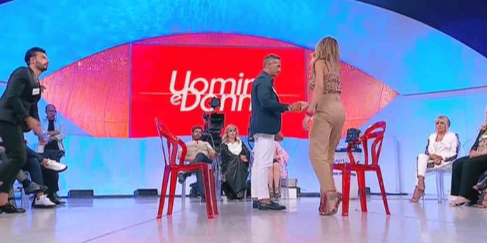 Uomini e Donne Trono Over, la lettera non letta di Riccardo a Ida. E Maria De Filippi… | Video Witty Tv Riccardo e Ida, la lettera a Uomini e Donne