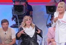 Uomini e donne, Trono Over: Juan Luis nel cuore sia di Gemma che di Tina, spunta un regalo | video Witty tv Tina contro Gemma in studio a Uomini e Donne
