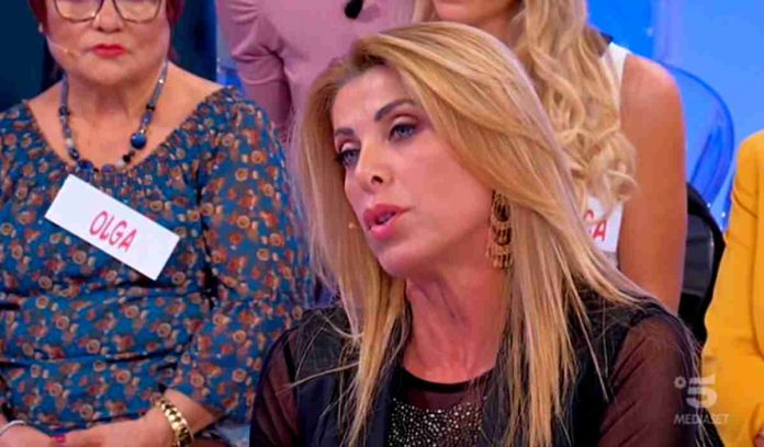 Uomini e donne, Samuel stronca Anna per la sfilata: “Veramente pessima, rispecchia quello che sei” | video Witty tv Anna Tedesco a Uomini e donne