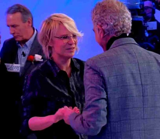 Maria De Filippi balla a Uomini e donne: Juan Luis Ciano realizza un sogno, Gemma dà l’ok | video Witty tv Maria De Filippi balla con Juan Luis Ciano a Uomini e donne