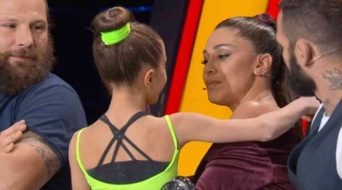 Belén e De Martino pensano ad una figlia? Il gesto a Tu sì que vales, le ultime news | video Witty tv Belén con la bambina di 9 anni a Tu sì que vales