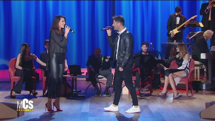 Pamela Camassa e Filippo Bisciglia cantano “Il cielo in una stanza” al Maurizio Costanzo Show | Video Mediaset Camassa e Bisciglia cantano insieme