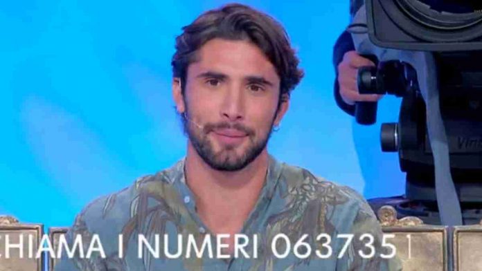 Uomini e donne, Tina Cipollari “pazza” del nuovo tronista Carlo: “Mi sono rifatta gli occhi, pure contraccambiata…” | video Witty tv Carlo Pietropoli è il nuovo tronista di Uomini e donne