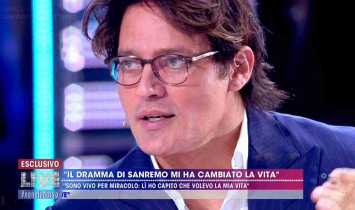 Gabriel Garko e il suo sosia incontrano le fan dell’attore: sorpresa a Live – Non è la D’Urso | video Mediaset Gabriel Garko intervistato a Live - Non è la D'Urso
