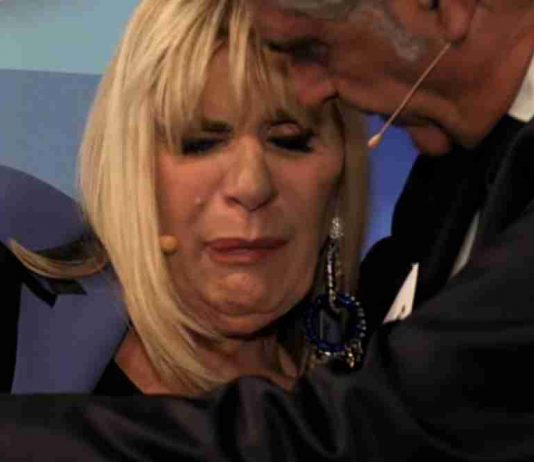 Uomini e donne, Gemma piange per Juan Luis: Tina chiama il medico temendo il peggio | video Witty tv Gemma piange per Juan Luis a Uomini e donne