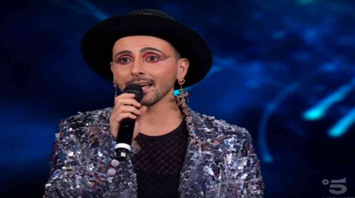 Kalon Rae da The Voice Uk a Tu sì que vales: la voce sorprende e la sua storia è un esempio di vita | video Witty tv Kalon Rae canta Overjoyed a Tu sì que vales