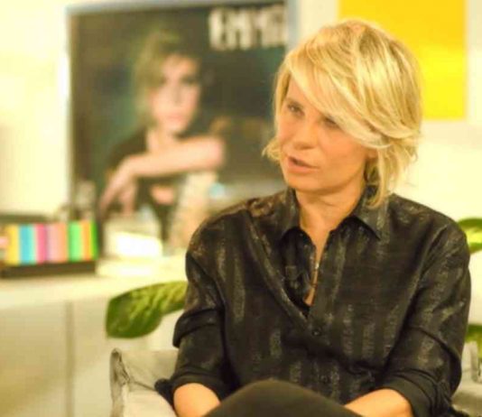 Maria De Filippi intervistata al Tg5: “Non voglio essere la regina della Tv, crollerò anch’io” | video Mediaset Maria De Filippi intervistata al Tg5