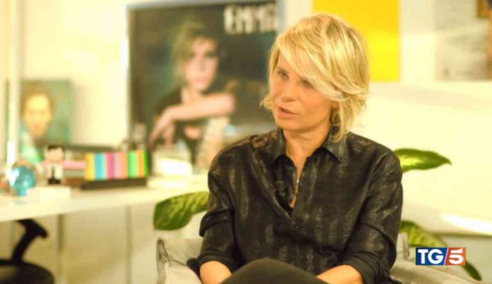 Maria De Filippi intervistata al Tg5: “Non voglio essere la regina della Tv, crollerò anch’io” | video Mediaset Maria De Filippi intervistata al Tg5