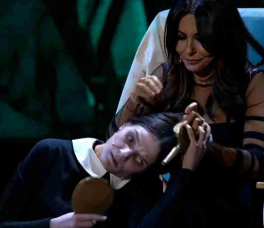 Sabrina Ferilli si spaventa a Tu sì que vales? Paura per la bambina – horror, Maria De Filippi se la ride | video Witty tv Una bambina - horror spaventa Sabrina Ferilli a Tu sì que vales 2019